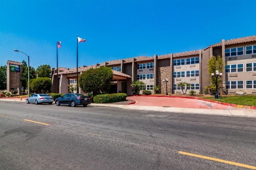 Holiday Inn Express & Suites Camarillo an IHG Hotel - image 8