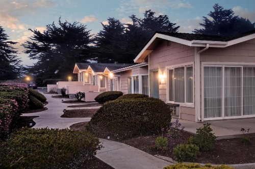 Cambria Landing Inn and Suites - image 14
