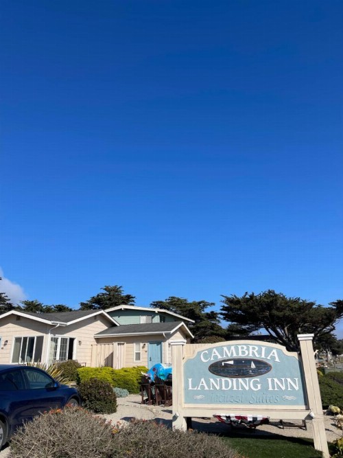 Cambria Landing Inn and Suites - image 17