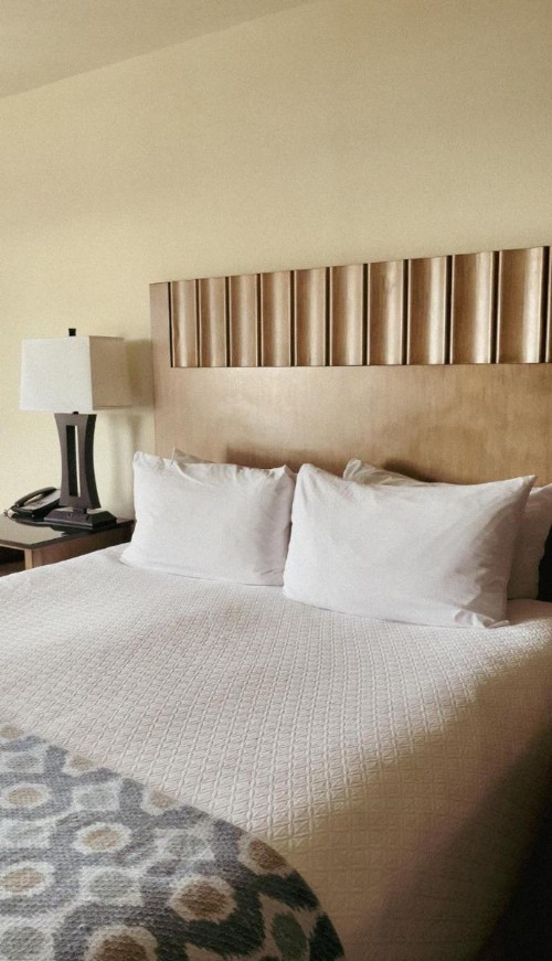 Cambria Landing Inn and Suites - image 19
