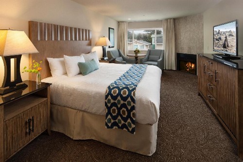 Cambria Landing Inn and Suites - image 3