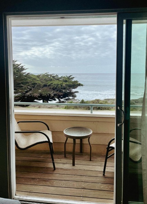 Cambria Landing Inn and Suites - image 6