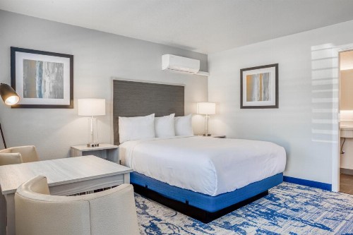 Creekside Inn Downtown - image 12