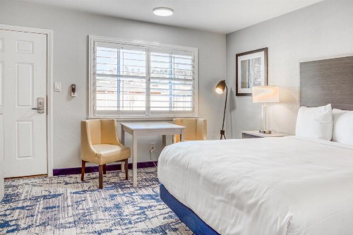 Creekside Inn Downtown - image 16