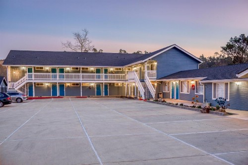 Creekside Inn Downtown - image 17