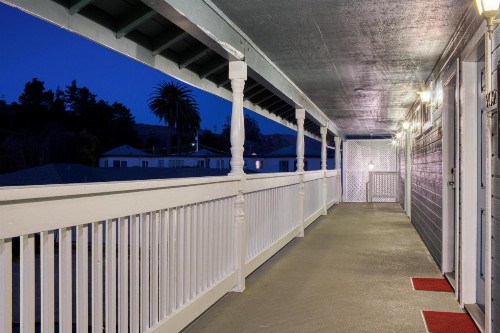 Creekside Inn Downtown - image 18