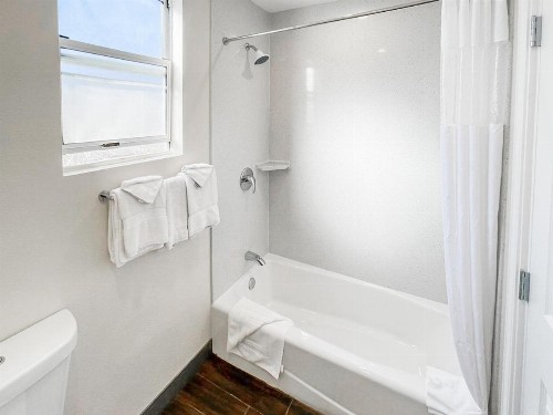 Creekside Inn Downtown - image 28