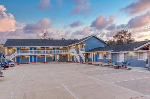 Creekside Inn Downtown - image 29