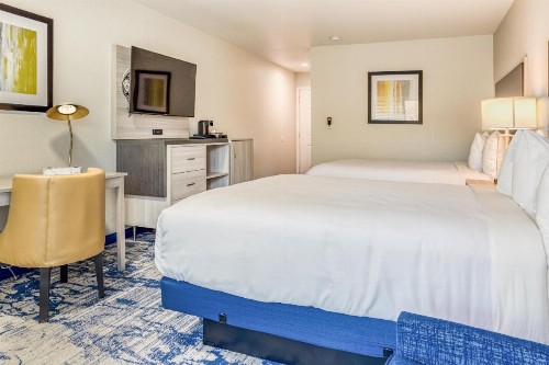 Creekside Inn Downtown - image 30