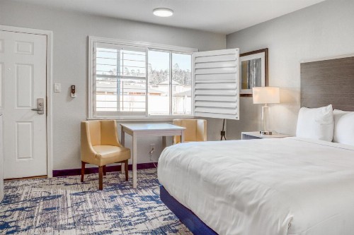 Creekside Inn Downtown - image 8
