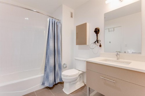 Global Luxury Suites at Kendall East - image 2