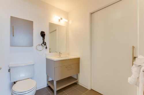 Global Luxury Suites at Kendall East - image 3