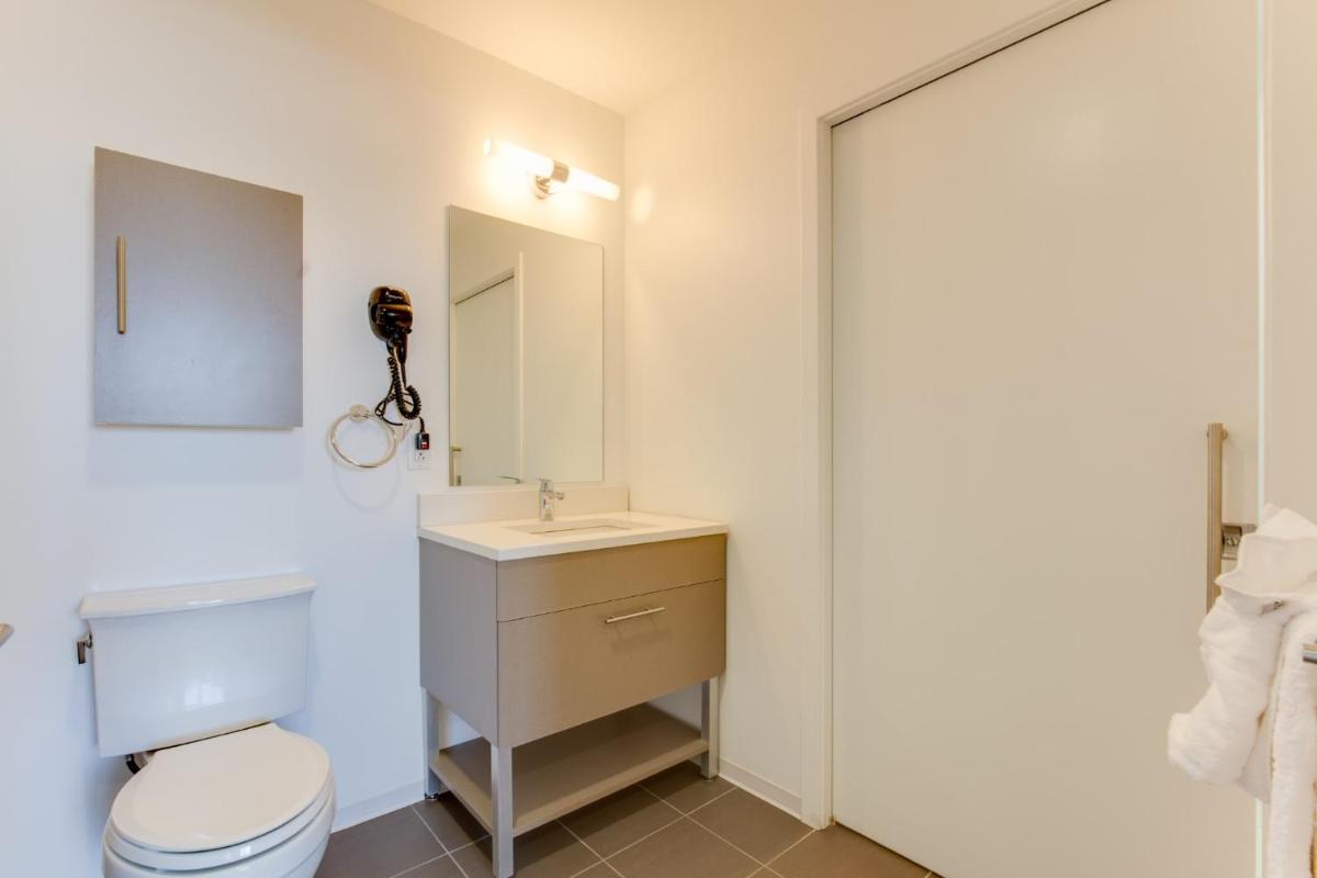 Global Luxury Suites at Kendall East - image 3