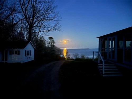 High Tide Inn on the Ocean Motel and Cottages - image 45