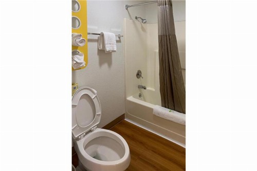 OYO Hotel Cameron - image 10