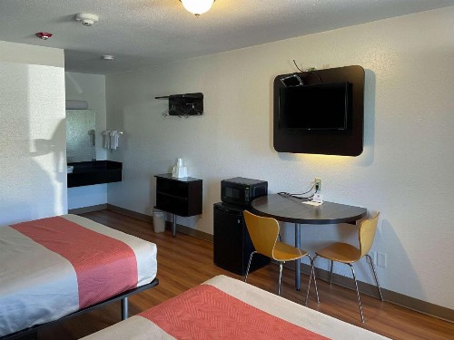 OYO Hotel Cameron - image 5