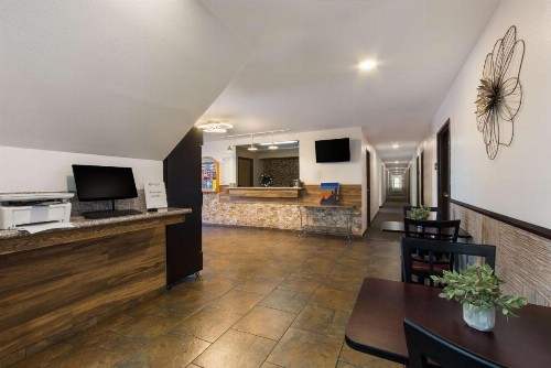 Copper Canyon Inn - image 10