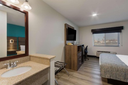 Copper Canyon Inn - image 6