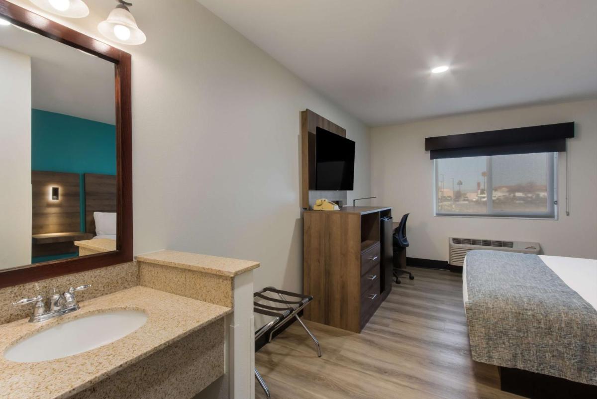 Copper Canyon Inn - image 6