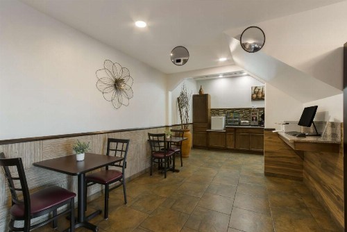 Copper Canyon Inn - image 7
