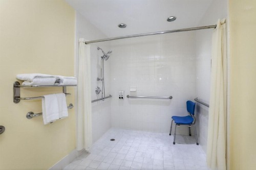 Campbell Inn Hotel - image 11