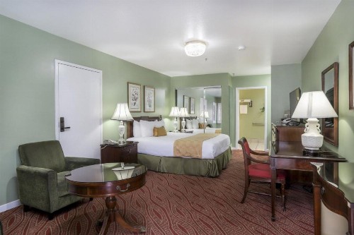 Campbell Inn Hotel - image 13