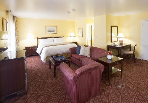Campbell Inn Hotel - image 14