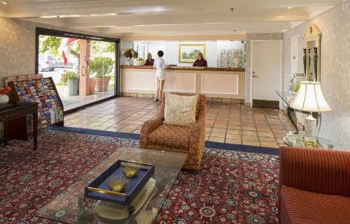 Campbell Inn Hotel - image 3