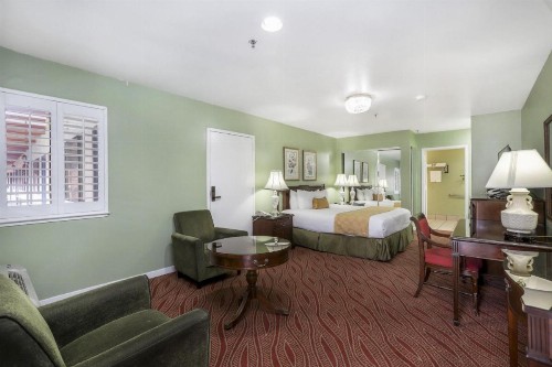 Campbell Inn Hotel - image 30