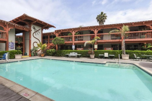 Campbell Inn Hotel - image 32