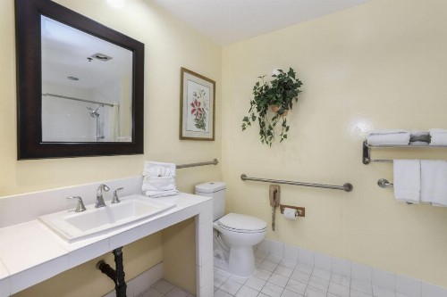Campbell Inn Hotel - image 33