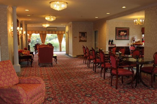 Carlyle Hotel - image 3