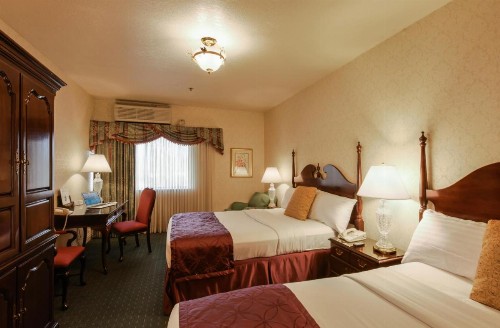 Carlyle Hotel - image 7