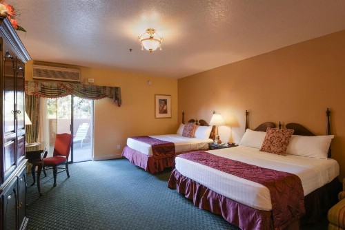 Carlyle Hotel - image 8