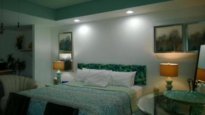 Miami Motel - image 7