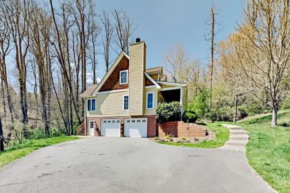 Idyllic & Spacious Mountain Gem - Near Asheville home