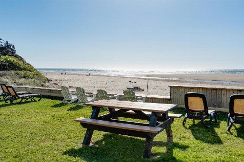 Schooner's Cove Inn - image 15