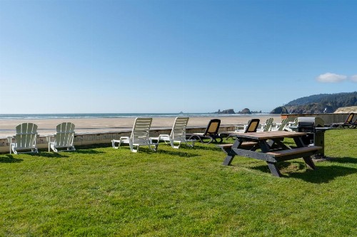 Schooner's Cove Inn - image 23
