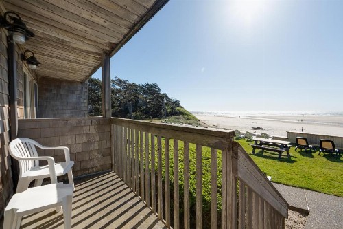 Schooner's Cove Inn - image 5
