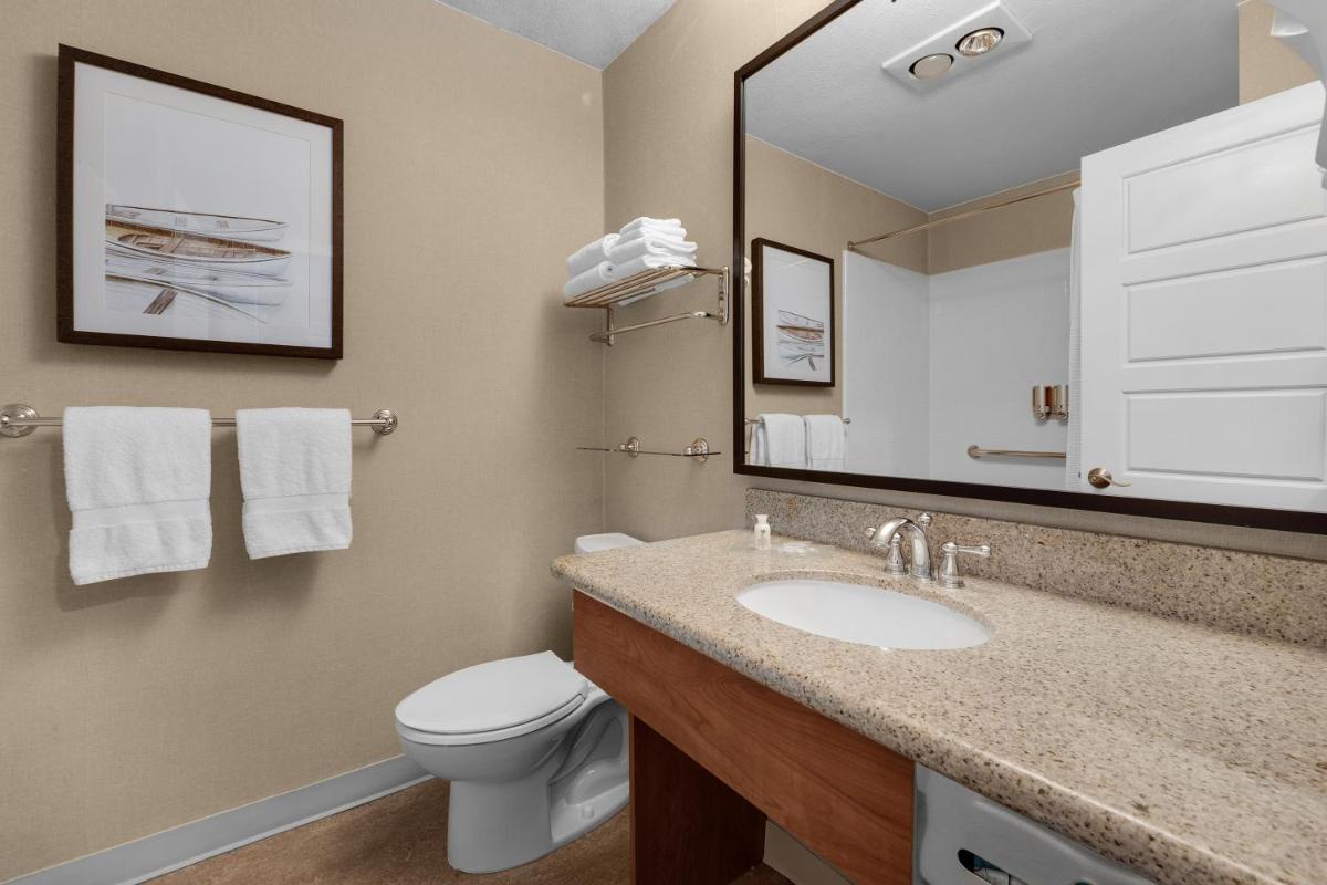 Schooner's Cove Inn - image 7