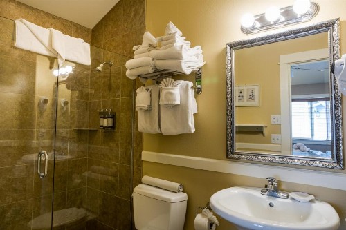 Lighthouse Inn - image 11