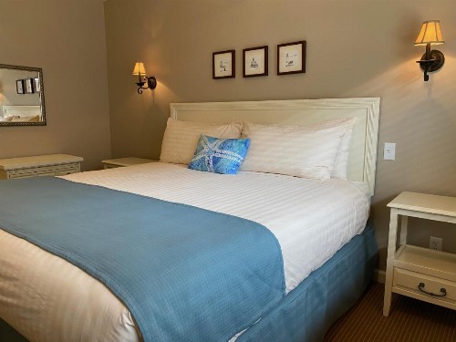 Lighthouse Inn - image 12