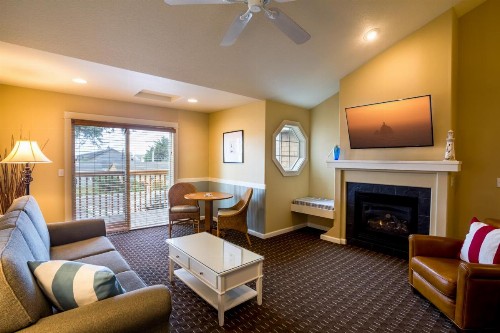 Lighthouse Inn - image 13