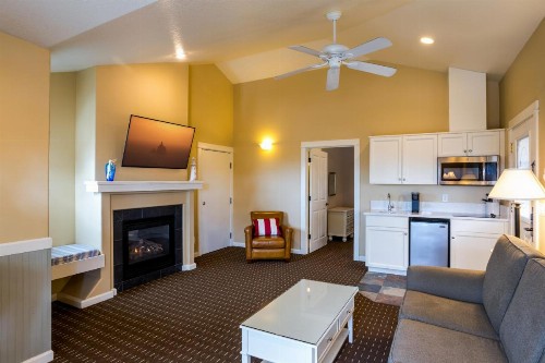 Lighthouse Inn - image 15