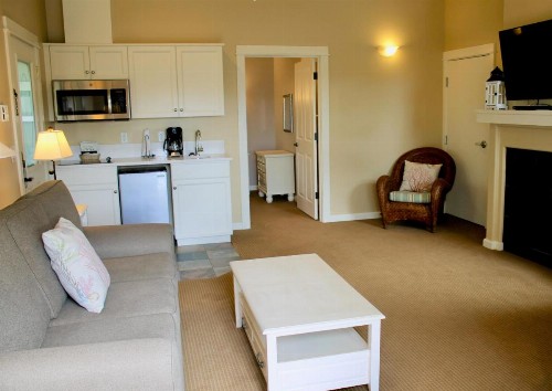 Lighthouse Inn - image 18