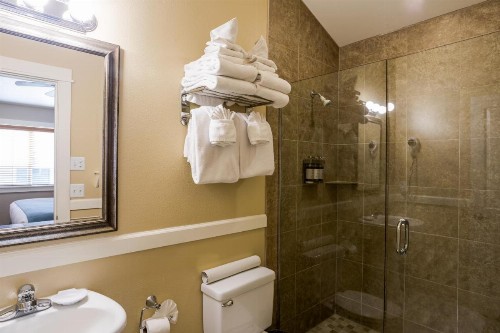 Lighthouse Inn - image 19