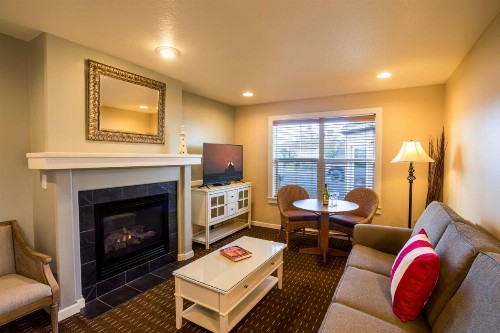 Lighthouse Inn - image 21