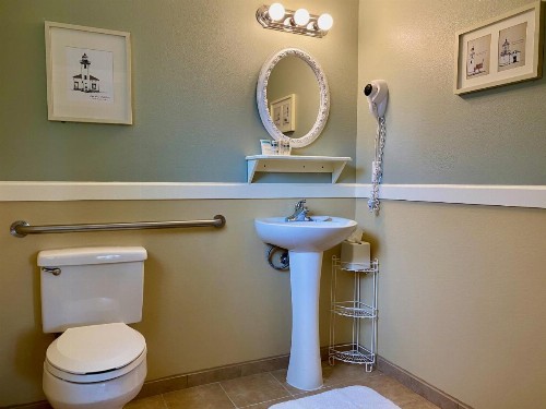 Lighthouse Inn - image 22