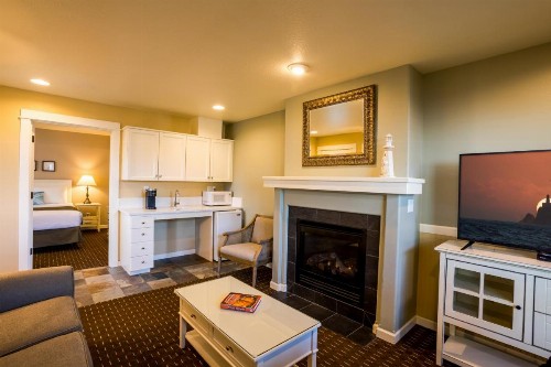 Lighthouse Inn - image 23