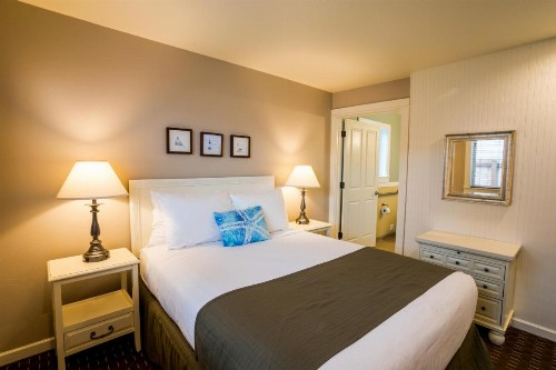 Lighthouse Inn - image 25